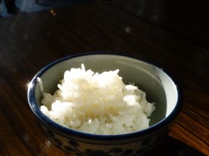 茶碗に入った日本の米