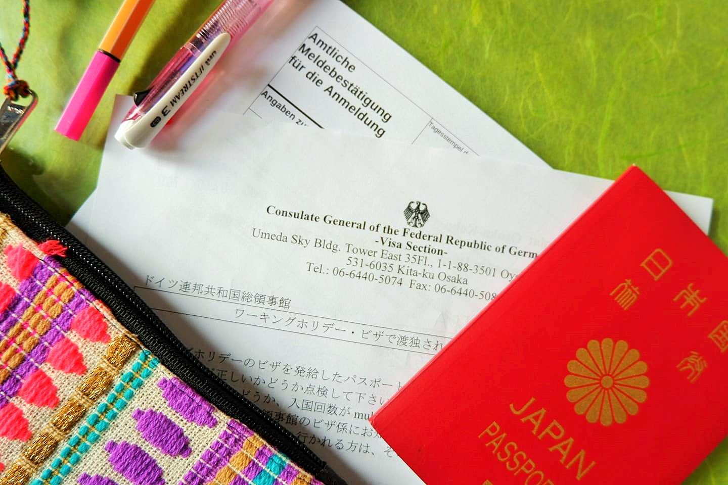 パスポートと住民登録書類